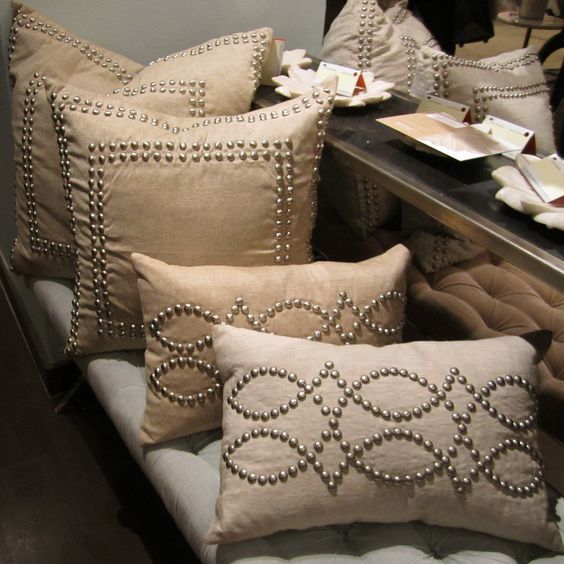 decorate-living-room-modern-cushions
