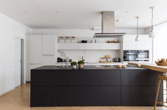 wise-kitchen-accents-in-black-modern-cake-pictures