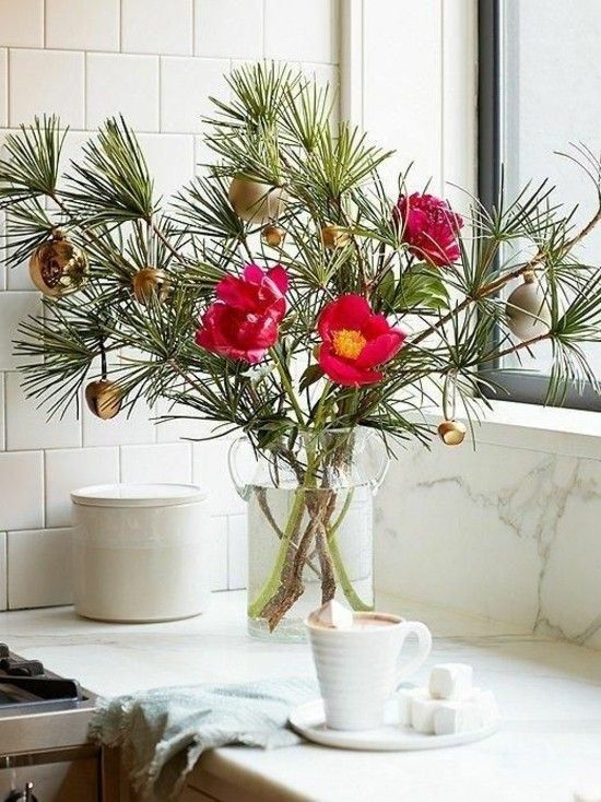 flower-vase-beautiful-christmas-decoration