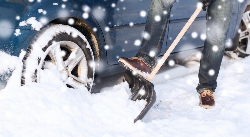 a-shovel-for-snow-and-ice-belongs-to-your-compulsory-equipment-in-the-car