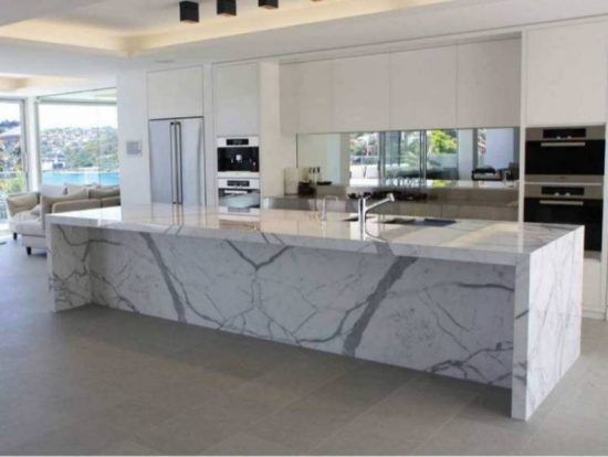 kucheninsel-aus-marmor