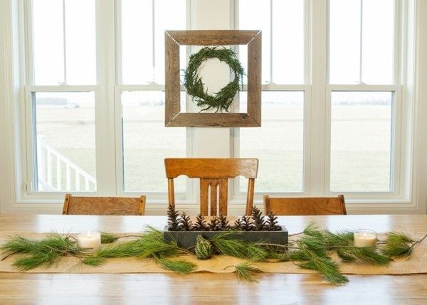 minimalistische-dekoration-am-weihnachtstisch