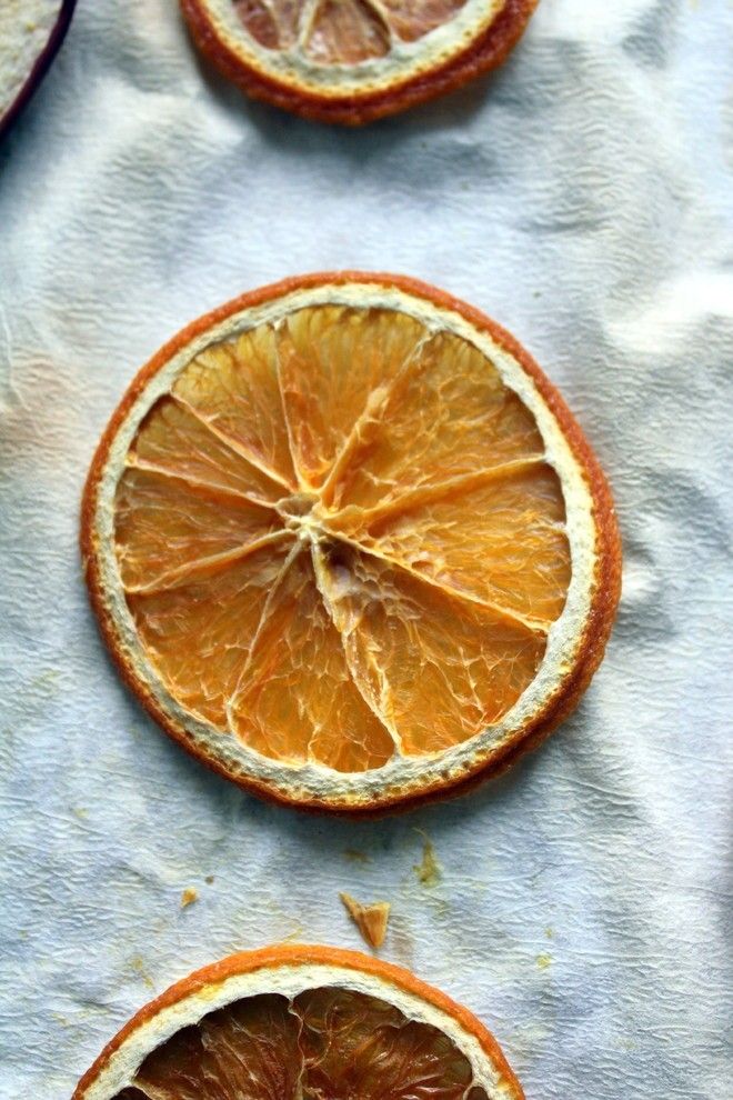Orange-slice-baking-cooling-baking paper