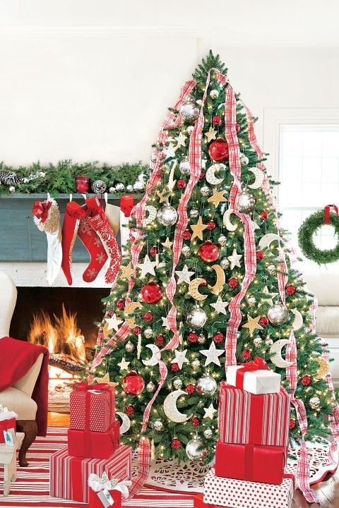 red accents christmas tree