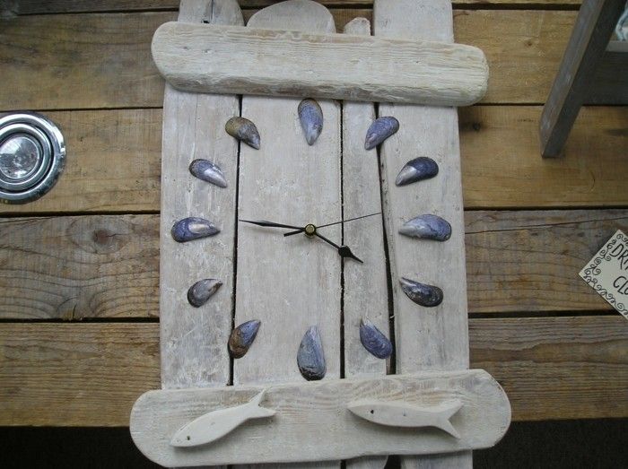 clock-made-from-driftwood