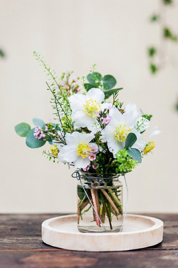 vase-flower-arrangement-christrose-bleeding-green