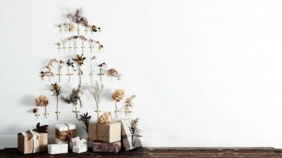 christmas-tree-alternative-on-the-wall-shapes-dried-flowers-twigs-grasses