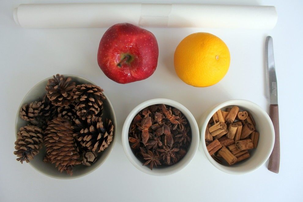 an-apple-an-orange-star-anise-pods-cinnamon sticks
