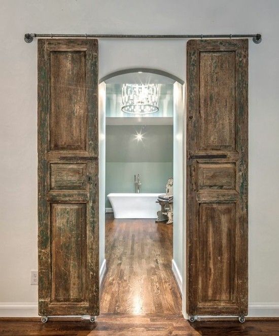 badezimmer-ideen-holz-rustikale-badezimmer- Holztür
