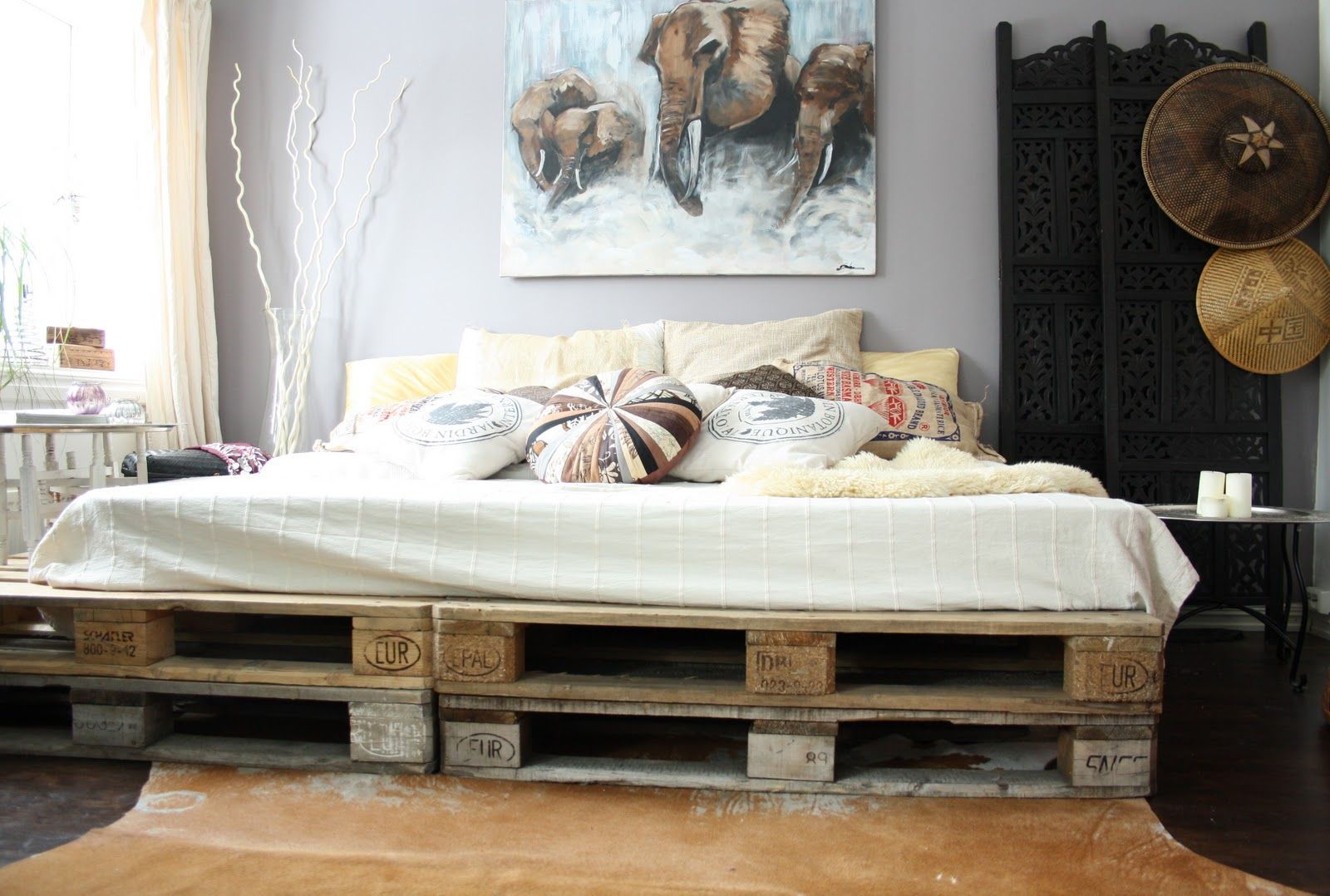 Bett aus paletten – eine praktische diy idee für umweltbewusste ... Kopfteil bett polstern schritt für schritt