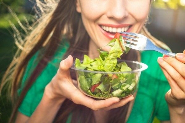 frische-salate-gesundes-tagesmenu-fit-bleiben-gesund-leben