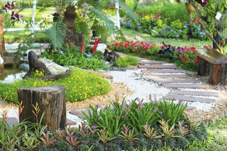 Design garden paths create beautiful nature