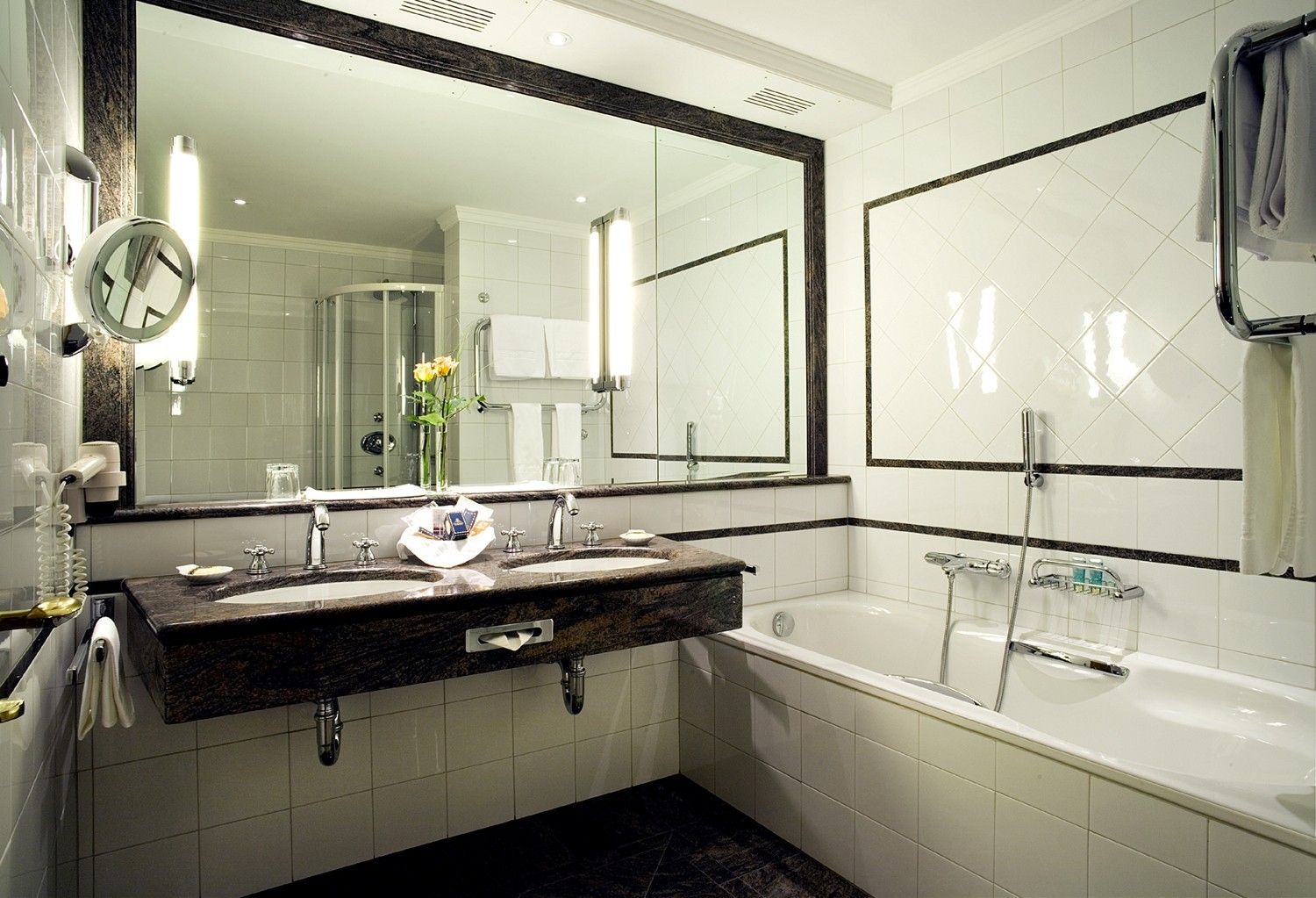 Moderne badezimmer fliesen garantieren eine badezimmergestaltung ... Gemusterte bodenfliesen
