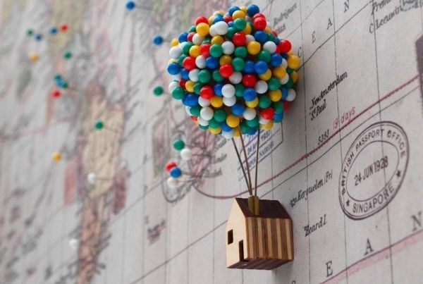 Buntes Ballon Pin Haus aus Holz Dekoideen für Ihr Zuhause