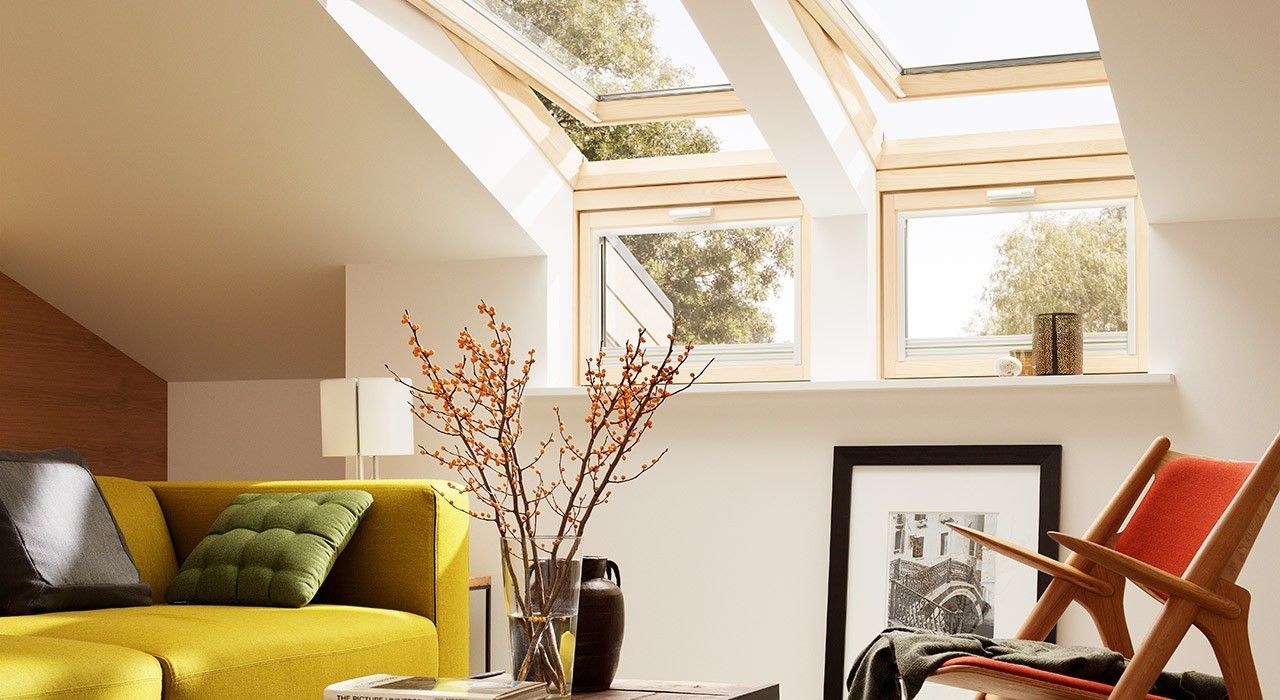Wohnzimmer auf dem Dachboden – echtes Symbol für Gemütlichkeit und Stil
