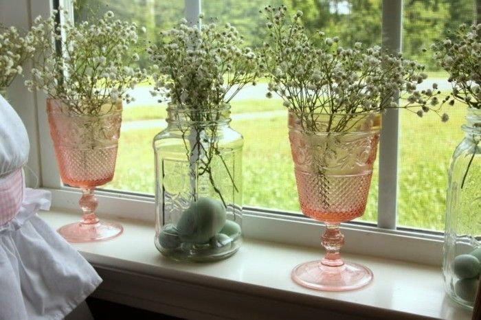 Glasvasen Fensterbank Idee für Dekoration mit Blumen