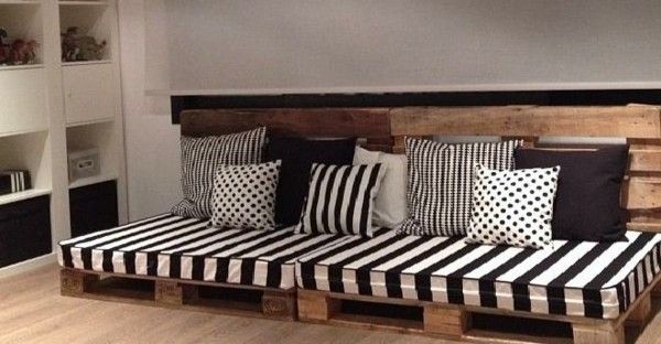 schwarz Sofa aus Paletten Auflage Deko Kissen