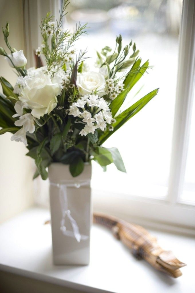 weiße Vase clevere Deko Idee Idee für Dekoration mit Blumen