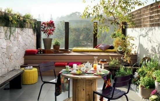 Moderne Terrassengestaltung Sitzbank einfache Möbel