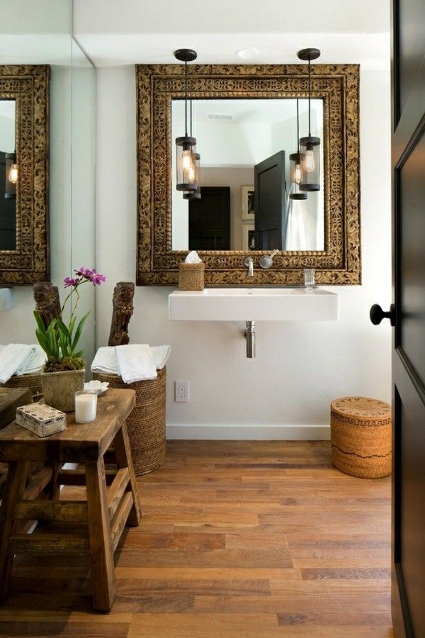 Spiegel im Badezimmer Holzgestaltung