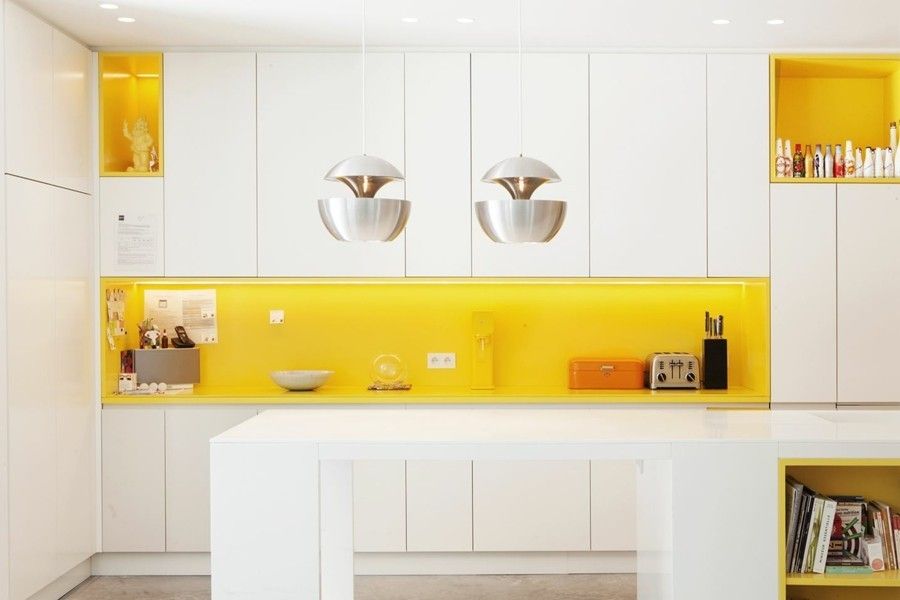 gelbe Kücheneinrichtung