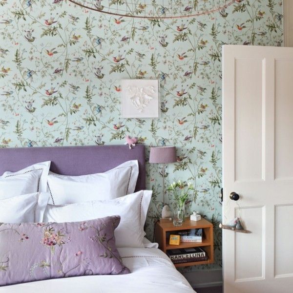 kleines Schlafzimmer einrichten Blumenmuster Tapete