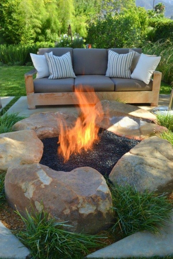 Feuerstelle im Garten Steine