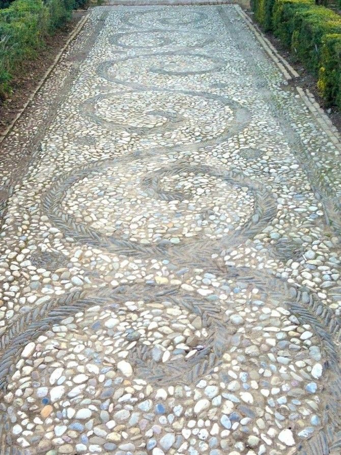 Gartenwege anlegen Mosaik aus Steinen interessanter Look