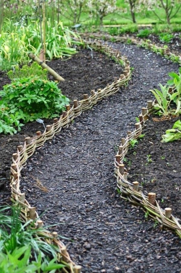 Gartenwege stilvoll anlegen und viel Ästhetik draußen bewundern