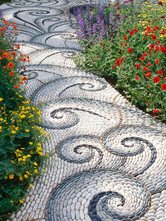 Steinmosaik Gartenwege gestalten clevere Ideen für Garten auffallend