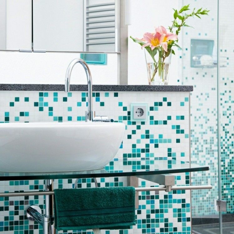 badezimmer moderne ideen Mosaikfliesen in weiß