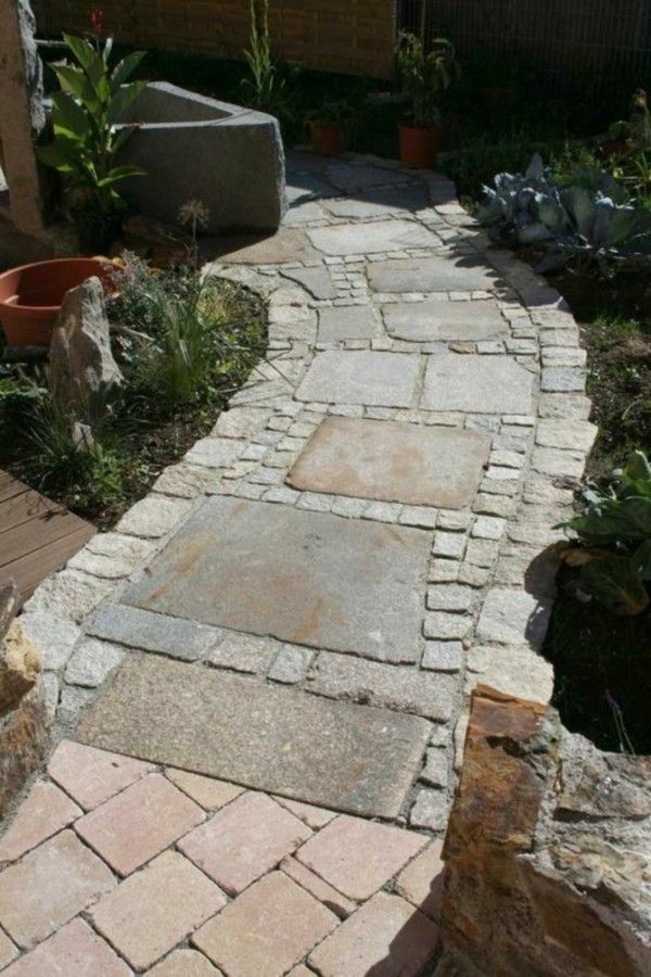 Gartenwege stilvoll anlegen und viel Ästhetik draußen bewundern