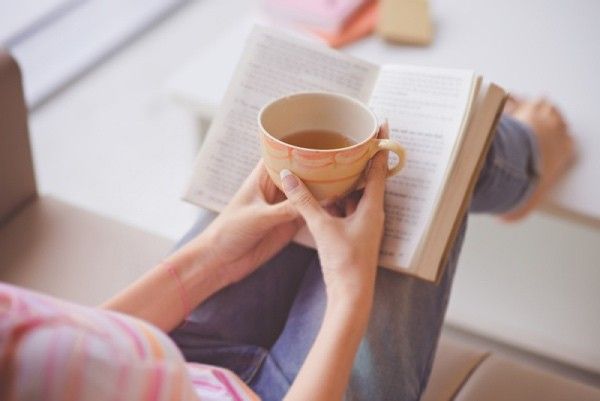 Teetrinken Bücher lesen Lesegenuss erleben zu Hause