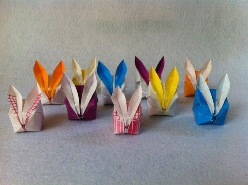 kleine bunte Hasen aus Papier zum Osterfest selber basteln 