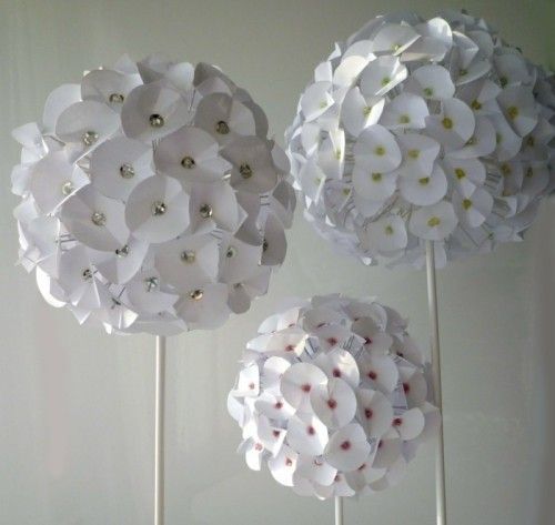 weiße Hortensien aus Papier gebastelt