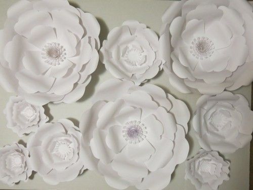 schöne weiße Blumen aus Papier basteln 