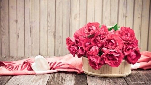 Bouquet rote Rosen Vintage Style passendes Geschenk zum Valetinstag