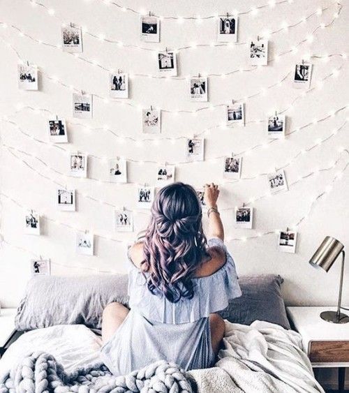 Einzigartige Wanddeko kreative Fotowand gestalten mit Lichterketten kombiniert das Jugendzimmer aufpeppen