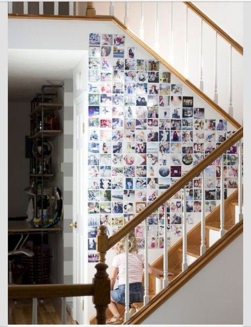 Kreative Fotowand viele Aufnahmen im Treppenhaus toll gestaltet