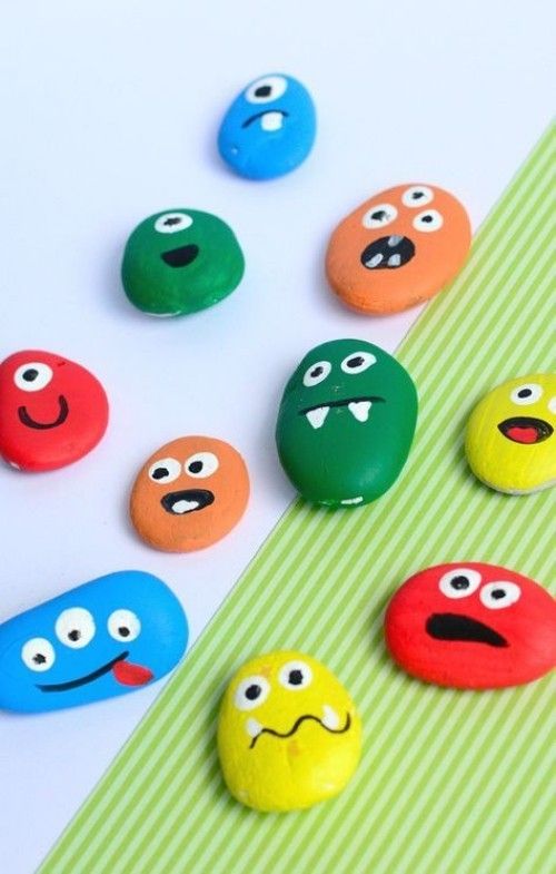 Steine bemalen lustige Gesichter Emoji sehr gefragt als Motive