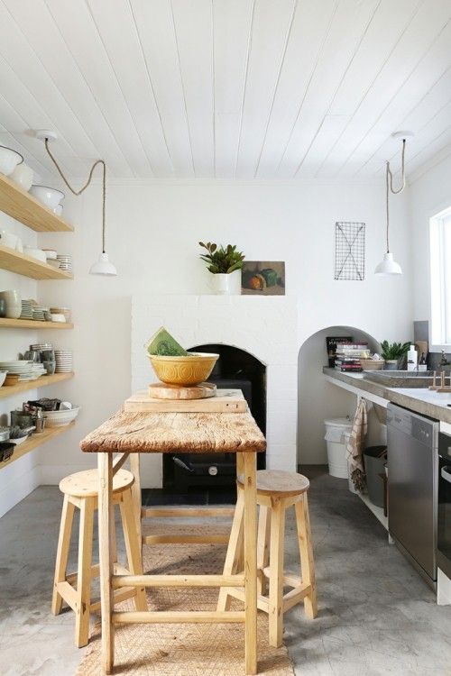 Ideen für Betonboden Küche im Landhausstil helles Holz dominiert