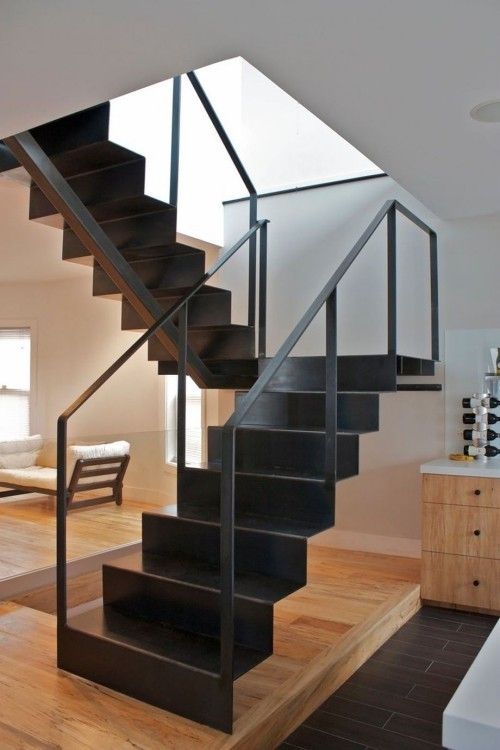 Moderne Treppen aus Metall