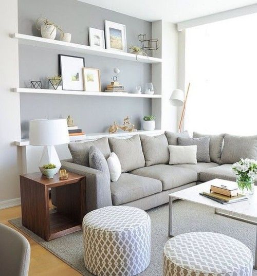 Regal hinter Sofa neues Raumgefühl kreieren graue Wände Möbel grauer Teppich