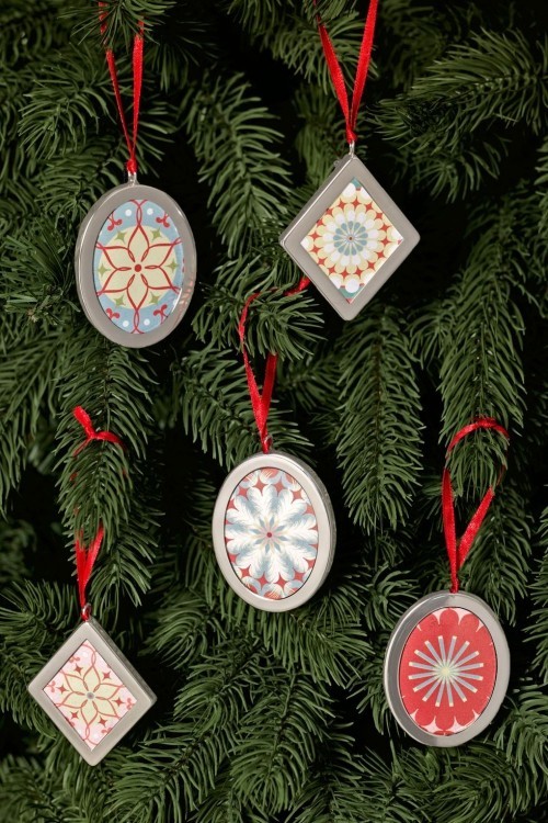 Weihnachtsschmuck kleine Ornamente in Rahmen