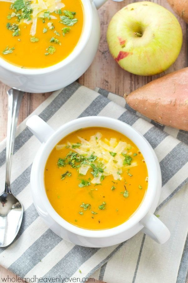 Deftige sättigende Herbstsuppen Cremige Kartoffel Apfel Suppe