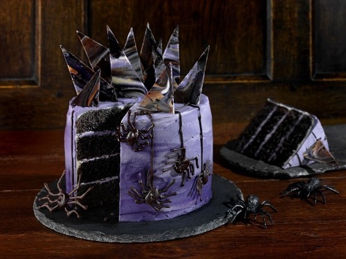Halloween Kuchen Deko dunkle Farben Spinnen Gruseleffekt