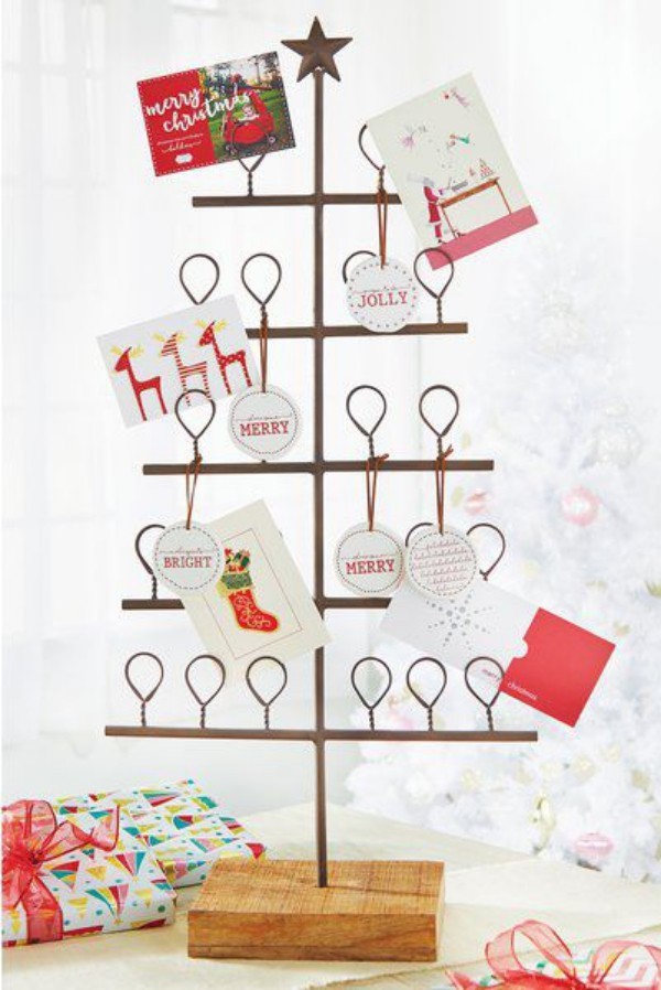 Weihnachtsdeko Christbaum aus einfachen Materialien basteln und Grußkarten hängen