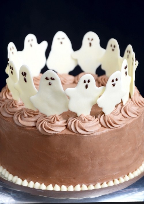 kleine Monster aus weißer Schokolade Halloween Kuchen Deko
