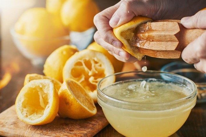 Gesunde Lebensmittel für langes Leben Zitronen enthalten viel Vitamin C