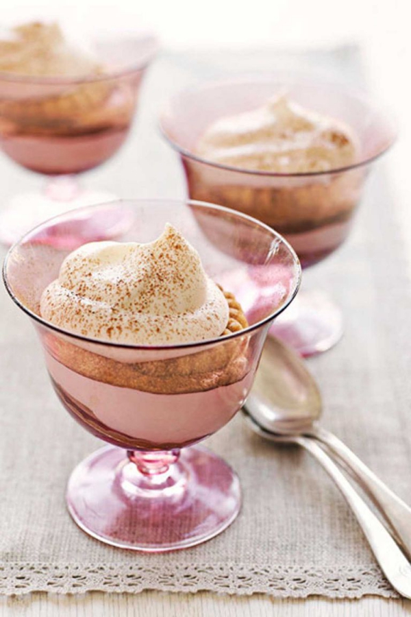 Köstliche Valentinstag Desserts rosa Tiramisu